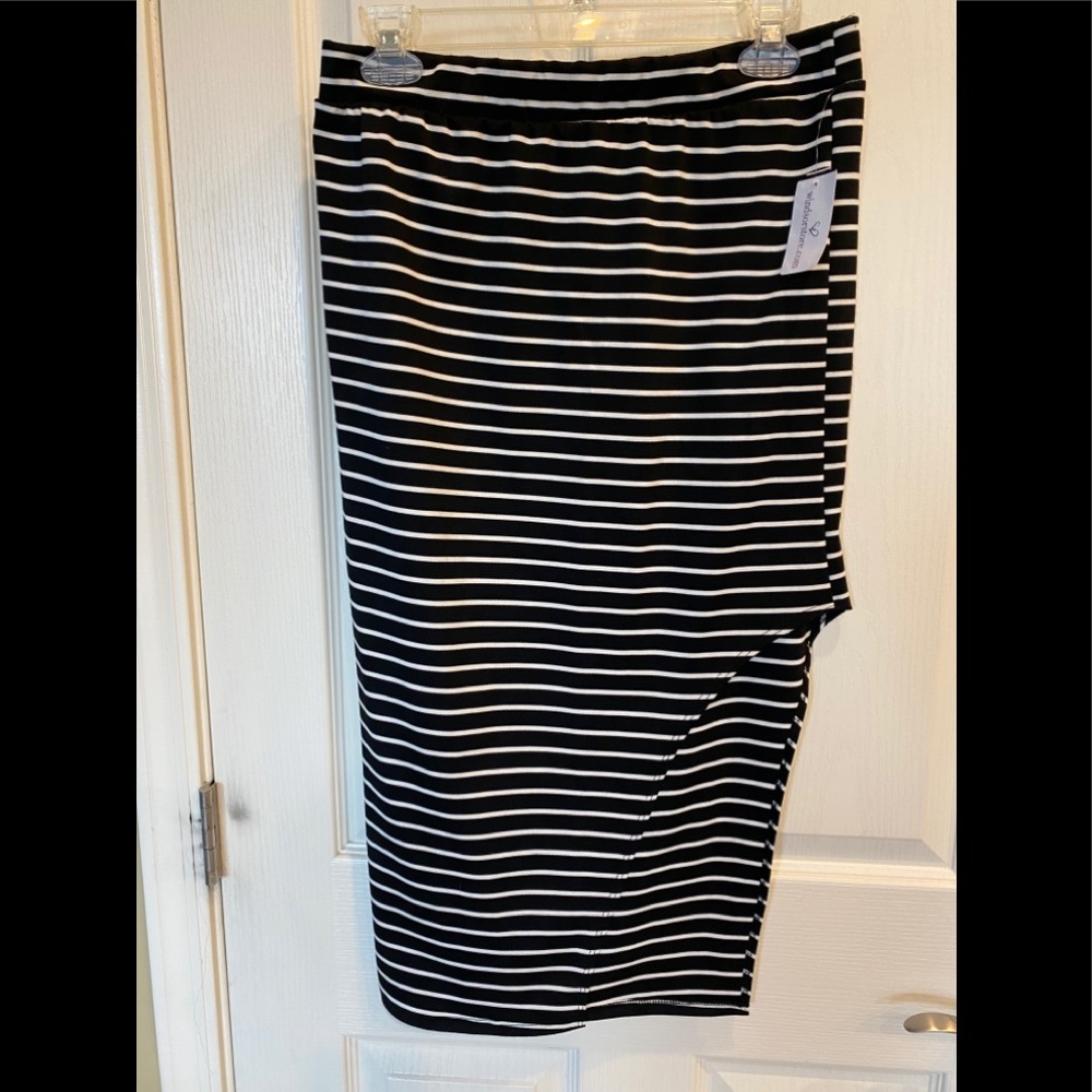 3/$20 Windsor asymmetrical skirt
